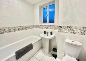 Ashford Homes - 3 Bedroom 3 Bath Home with Parking