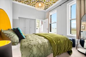 Ultra Modern 2BR Retreat Near City Centre and JQ