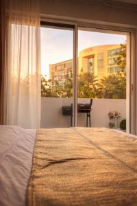 Almouj Luxury Apt I Opposite to Kempinski & VOCO I 5 Min Walk to Beach I Muscat Oman