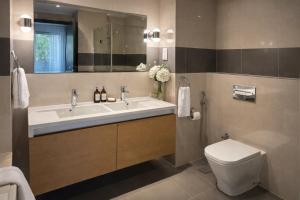 Almouj Luxury Apt I Opposite to Kempinski & VOCO I 5 Min Walk to Beach I Muscat Oman
