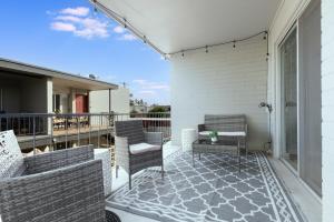 Cozy Condo - Steps to Fashion Square and Old Town