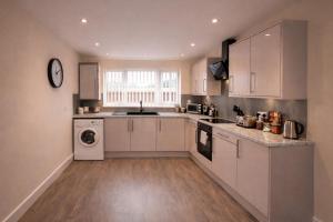 Spacious 3-Bed House with Private Yard