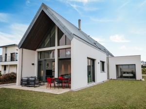 Architect-designed villa with sea view