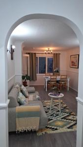 Cosy 2 Bed Flat, 20 min to Central London &Gatwick