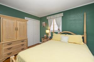 Country Cow Flair with Large TVs, Ample Parking, Nintendo, EV Ready