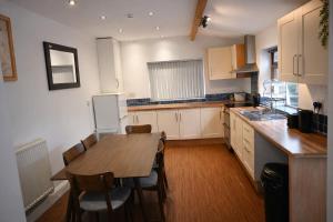 Spacious Private Room for 4 Guest with Fast Wi-Fi