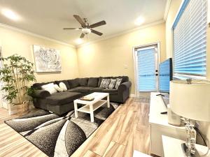Family Spacious New Cozy 5BR House in Asian Town