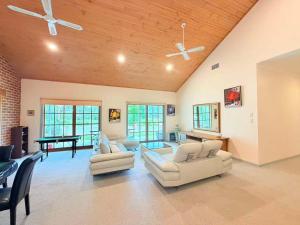 나우라 Affordable Queen Room in Large Farmhouse 싱글룸 스위트룸