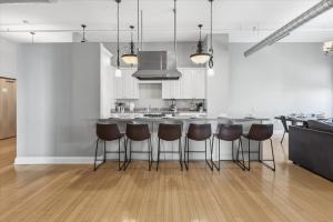 Top Floor Loft 4 Bedrooms and 2 000 sq ft