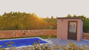 Villa with Pool in Kornic-Insel Krk 55147