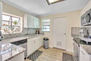 236E Walk to the Beach Sleeps 6