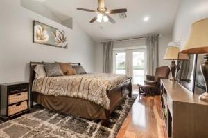 240 Equestrian 8 beds Private Pool