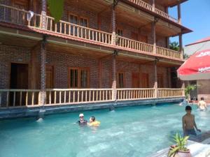 Hồ Núi Đính Hotel