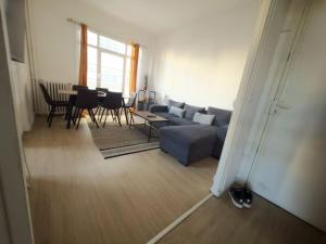 Bright and Comfortable Apartment for 6 Near Paris