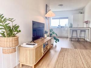 The Henley Apartment! 2BR, right in Henley Square!