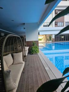 Cozy Luxe Apartment Hotel Feels, Home Comfort walk to IT Park, Netflix, Wifi, Pool