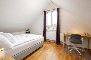 STAYY WarmWood Maisonette Family and Business Suite - Cozy Apartment with 24h Self Check-in - free Parking - Wifi - Kitchen - Laundry - 25 City Center