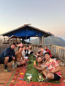 Pha Kew Lom Viewpoint Camping & Adventure in Nong Khiaw