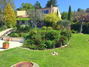 Maisons de vacances Pretty holiday home in Montagnac Montp zat with pool : photos des chambres