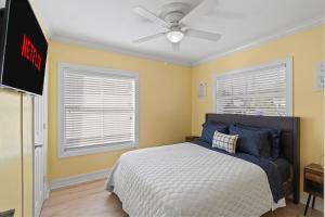 TROPICAL HAVEN OASIS, Sleep 6, Fully Remodel, 7 MINUTES TO BEACH,