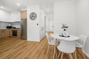 Chic Flinders Park Getaway