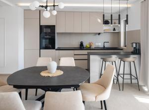 Apartment Tomislav with Sea View and Hot-Tub