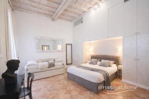 Luxury Apartment in Via dei Cartari Spacious, Elegant, Central Rome