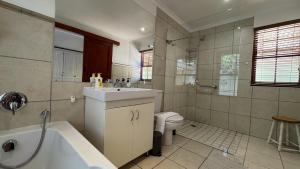 Ommi Hoek Cottage with Wood Fired Hot Tub