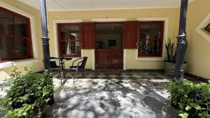 Ommi Hoek Cottage with Wood Fired Hot Tub