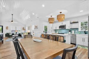 Oak Island Lux Cottage Heated Pool Dogs OK!