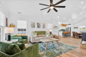 Oak Island Lux Cottage Heated Pool Fenced Yard