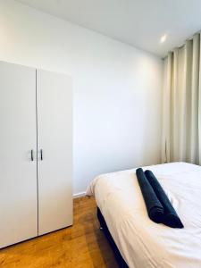 Comfortable Private Rooms in 3BR Apartment Near Kaufpark Alterlaa