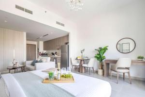 Frank Porter - Albatross Building 3