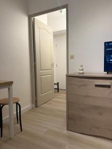 Renovated studio Place Saint-Sauveur, Caen city center