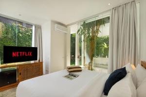 Huge Villa, 7 BEDR Pool Villa, Near Beach & Clubs
