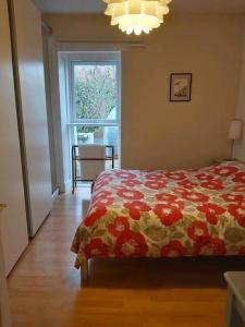 COSY COTTAGE FOR SHARE , Private Double Room, Wifi, Parking, Garden
