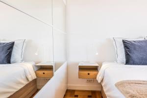 2-Bedroom Apartment with Sea View & AC,