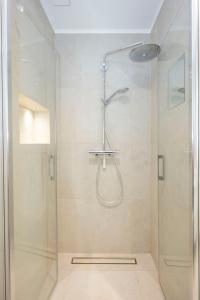 2-Bedroom Apartment with Sea View & AC,