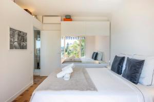 2-Bedroom Apartment with Sea View & AC,