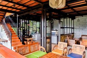 RedDoorz at Yocia Village Ciawi