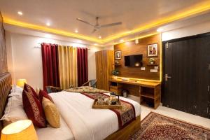 Hotel B-BalleMount Near Delhi Airport and Delhi Aerocity & Free Airport Pick UP and Drop