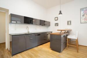 Bright 1 BR, close to Malá Strana & Dancing House