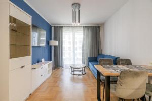 Szybowcowa Charming Apartment by BookingHost