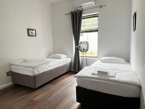 Getaway between the sea and the mountains