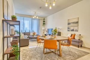 Incredible Views From This Classy Apt With Terrace