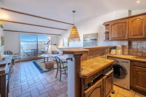 Two bed with a fantastic view in Antibes old town