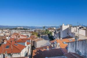 Two bed with a fantastic view in Antibes old town