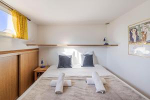 Two bed with a fantastic view in Antibes old town