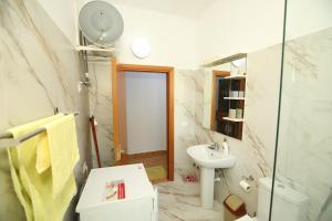 Jani & Elenis UNESCO Explorer Base - Apollonia, Fier, Berat & Beyond