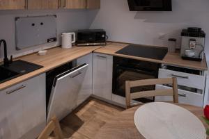 Spacious & Functional Apartment with Workspace by Noclegi Renters